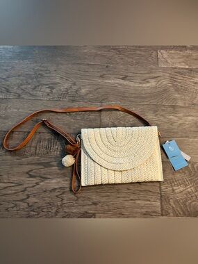 Kiss Sea Straw Clutch Bag